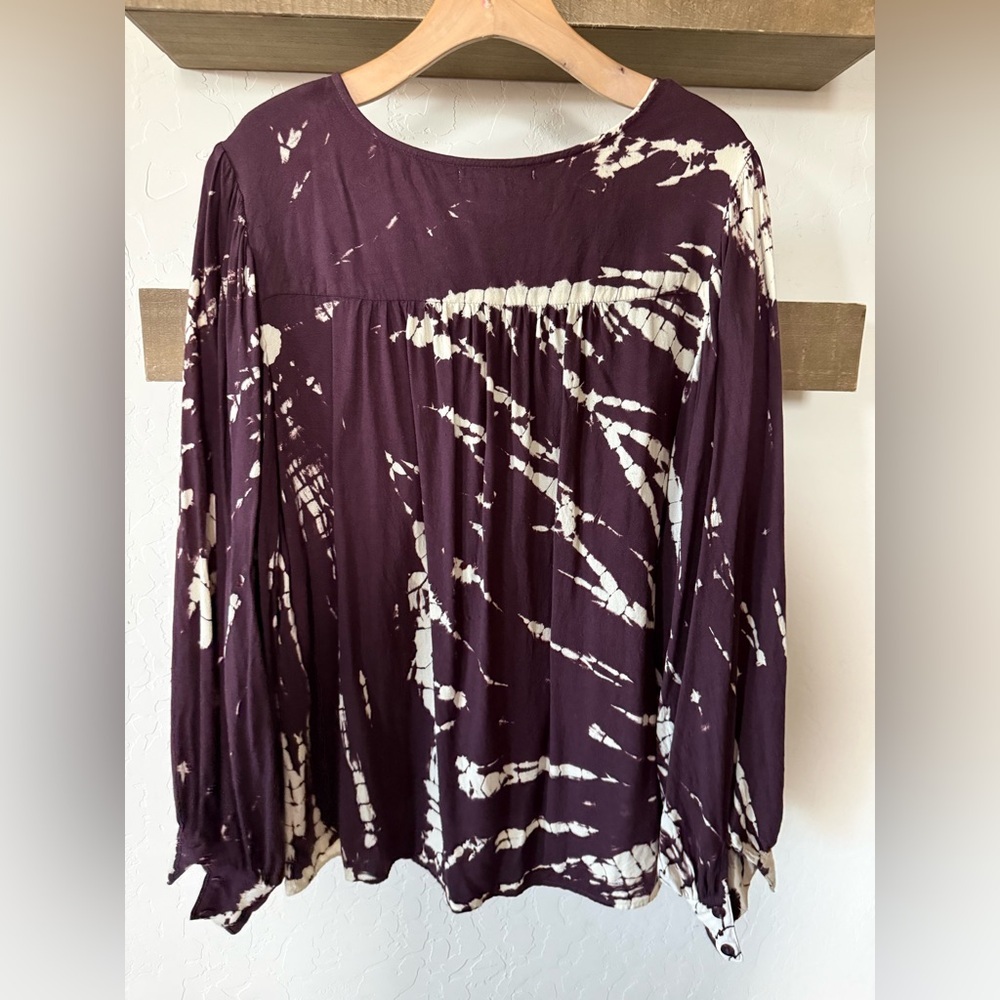 Young Fabulous & Broke|Plum & tan Tie-Dye V-Neck balloon sleeve blouse•••LARGE - Picture 4 of 10